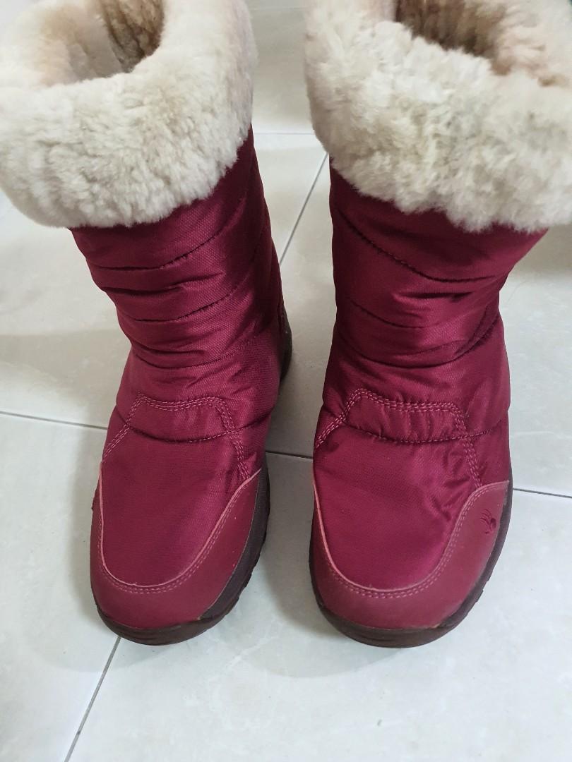 Red hotsell bearpaw boots