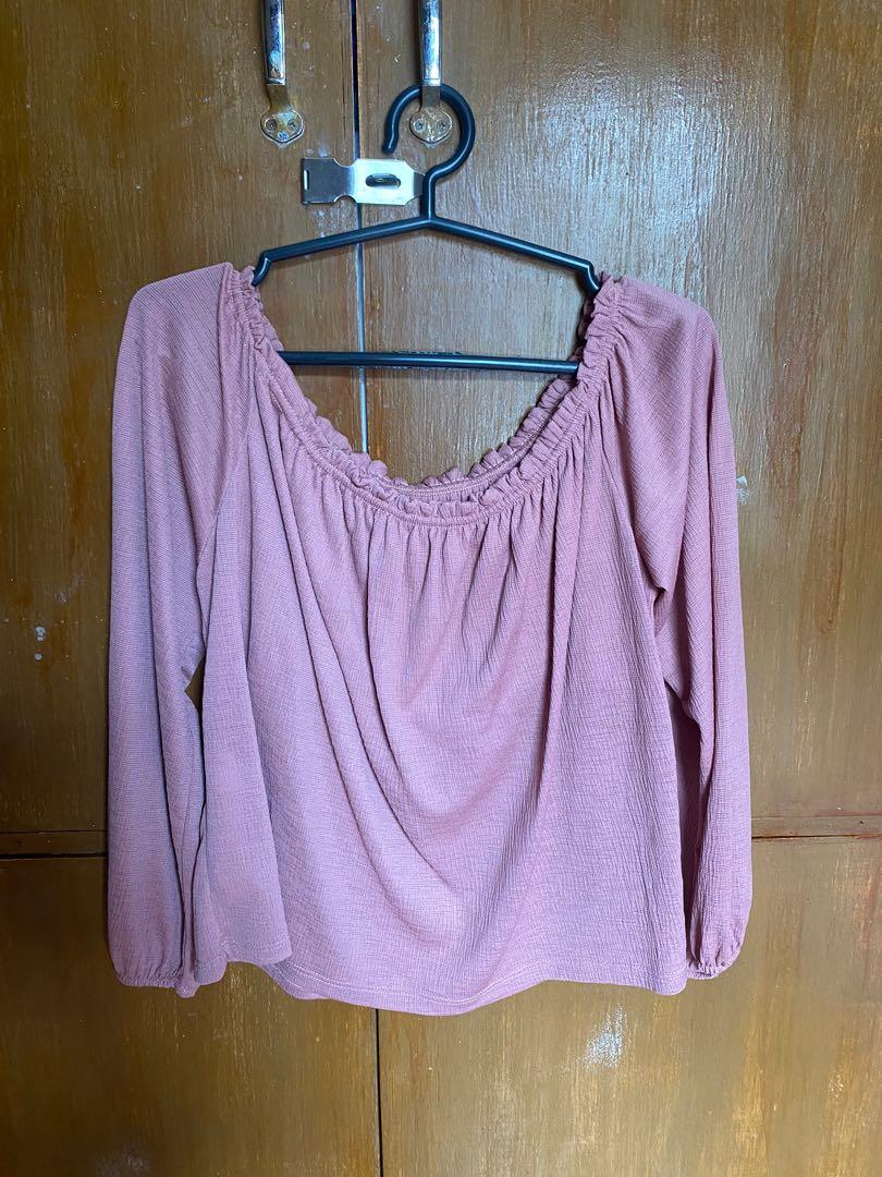 Bershka Off Shoulder Top/Blouse (Category: Blouses) located in Manila. Submitted by declutterwzk (Listing ID 1168841536, Image 3). Description: Used once only.