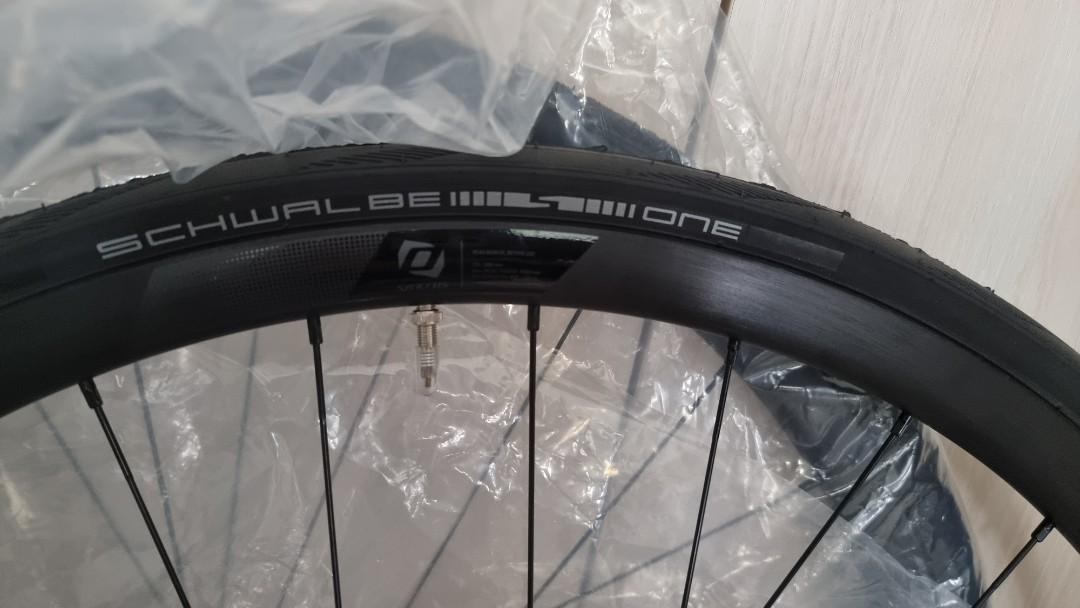 Brand New Syncros rp2.0 Disc Wheels with Schwalbe tires