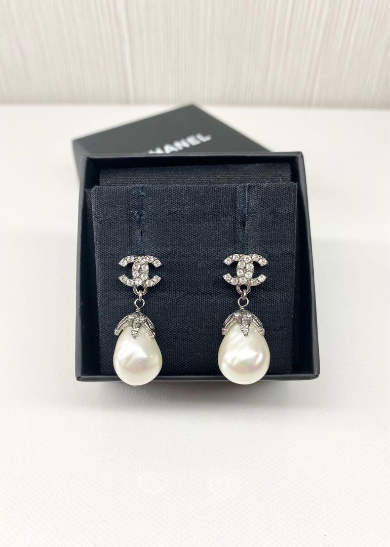 Chanel pearl drop earrings price top