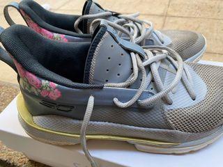 Curry us8.5