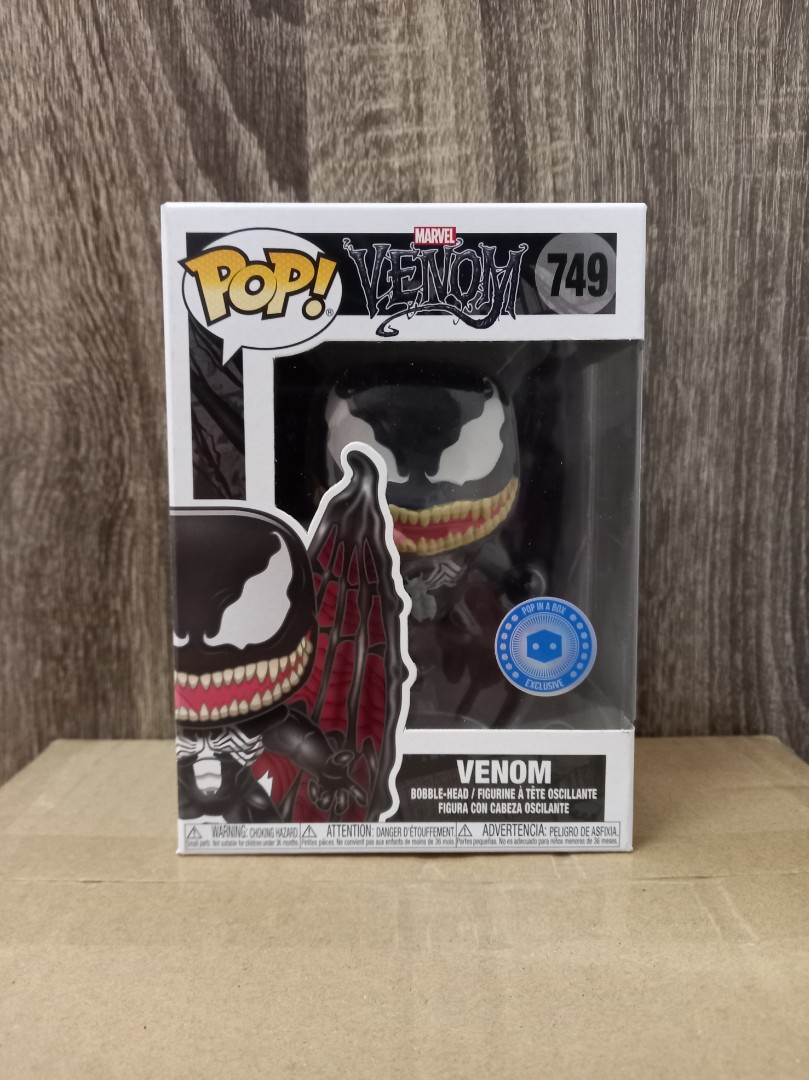 Funko Pop! Marvel: Venom #749 Exclusive + Protector 