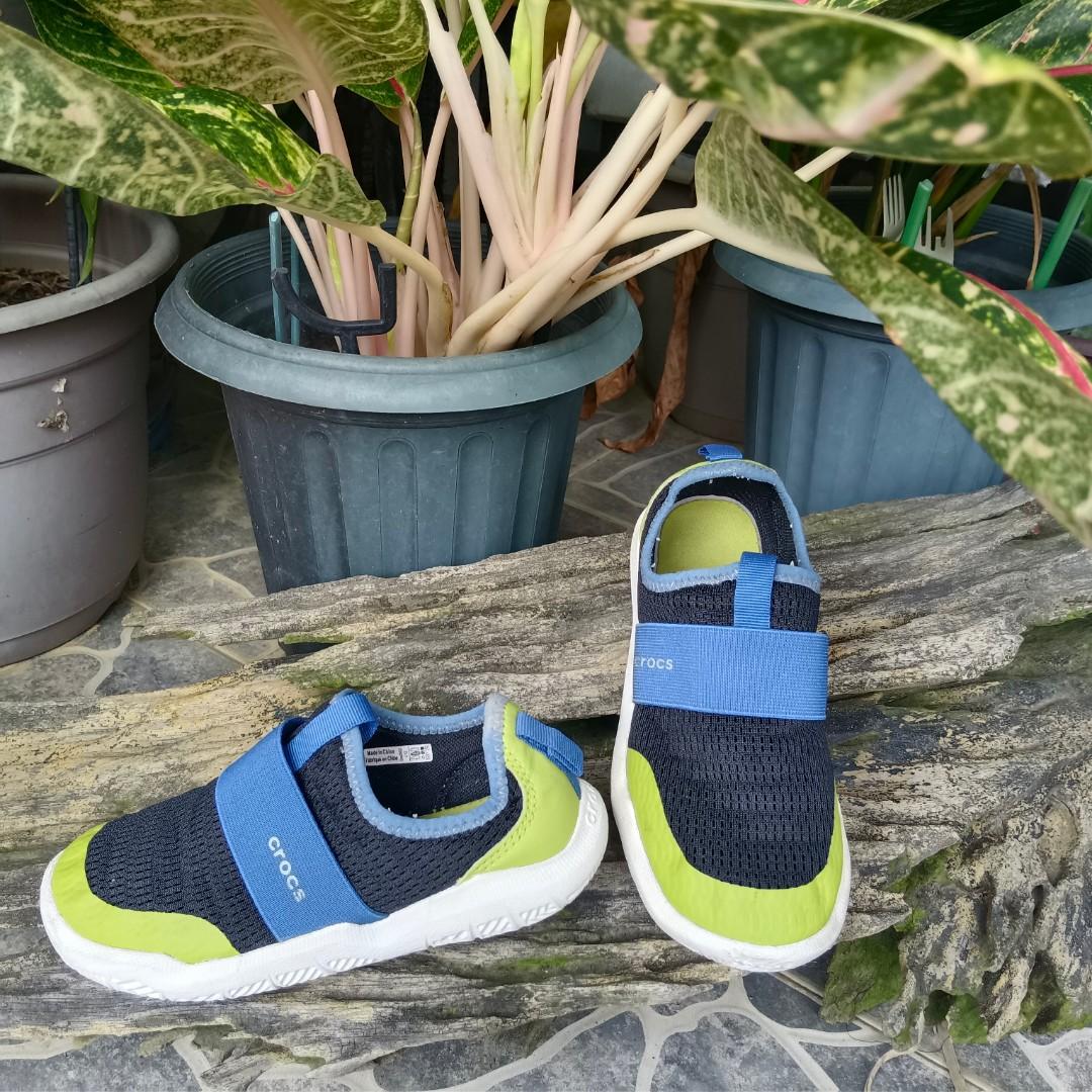 crocs easy on sneaker