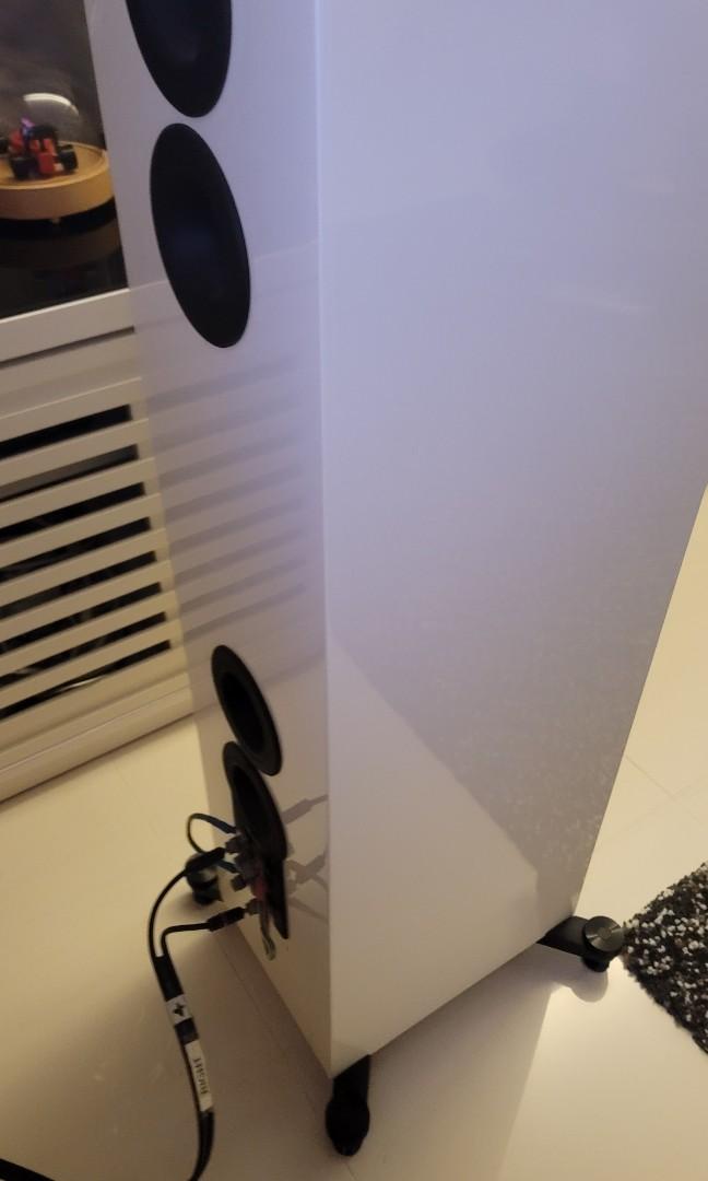 Kef 2024 r900 white