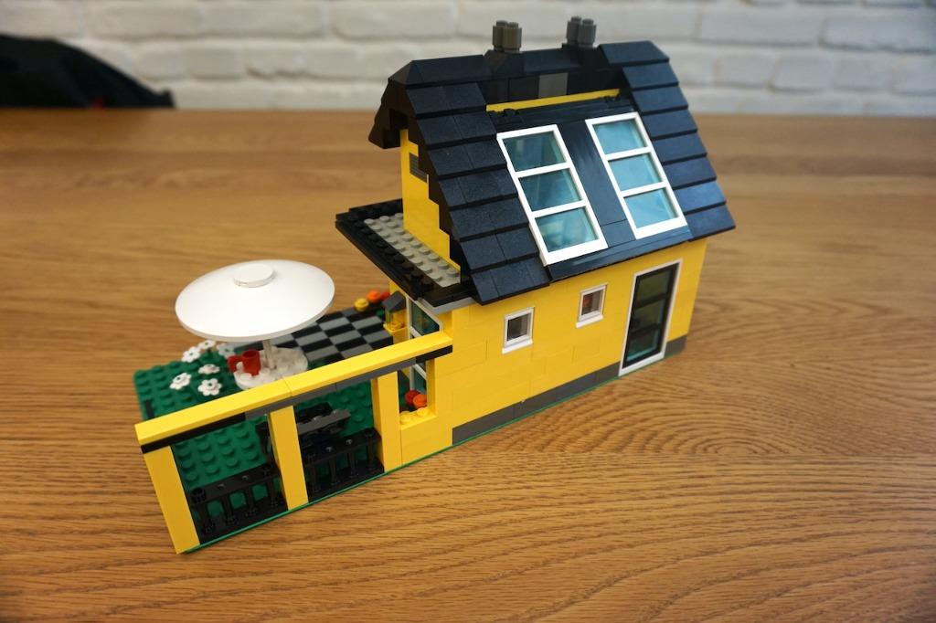 Lego beach house 4996 hotsell