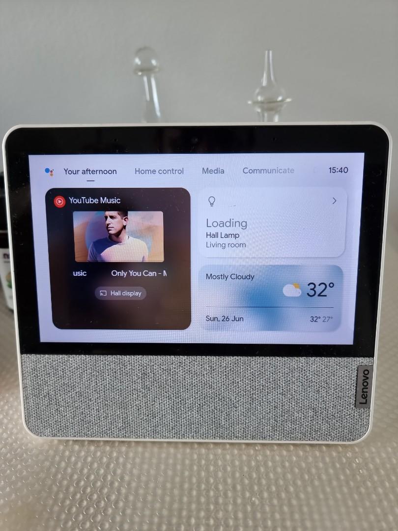 Lenovo smart top display bluetooth speaker