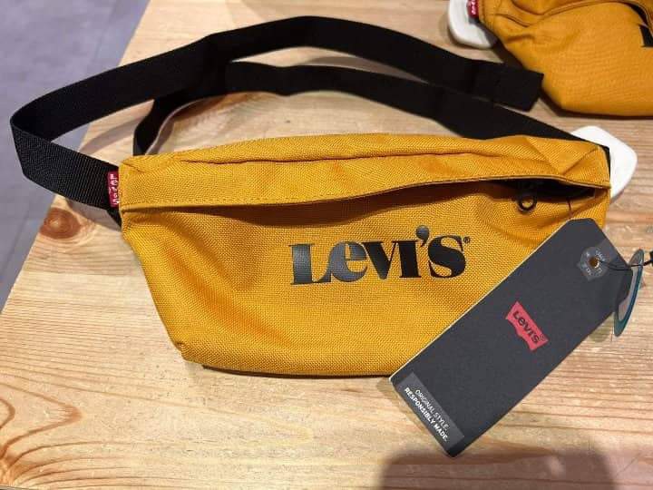 Levis pouch bag 2025