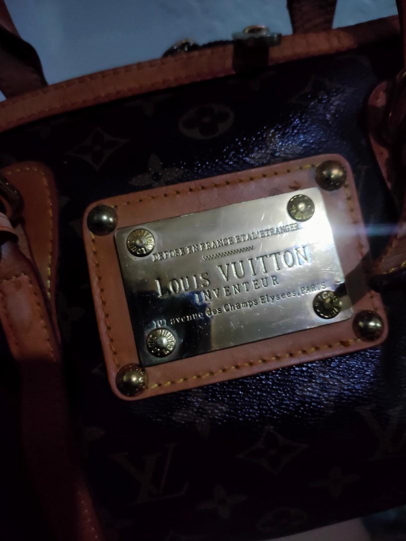 Louis Vuitton Coded Inventeur Handbag/ LV (Category: Luxury Bags & Wallets) located in Pasay City. Submitted by mgalv (Listing ID 1169002178, Image 2). Description: 📍Coded 📍Ukay source 📍Gold hardwares with engraved louis vuitton ( All hardwares) 📍Complete rubber linings and pipes. 📍Working zipper 📍Madumi ang loob.