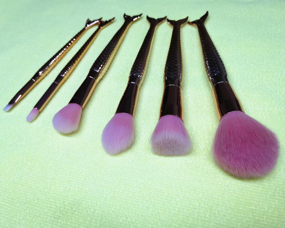 Mermaid Makeup Brush Set (6pc.) (Category: Makeup) located in Quezon City. Submitted by skyebear (Listing ID 1168842416, Image 2). Description: 6 piece Mermaid Makeup Brush Set Rose gold.