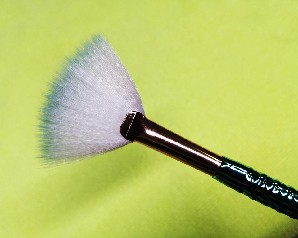 Mermaid Makeup Fan Brush (Category: Makeup) located in Quezon City. Submitted by skyebear (Listing ID 1168843019, Image 2). Description: Mermaid Makeup Fan Brush.