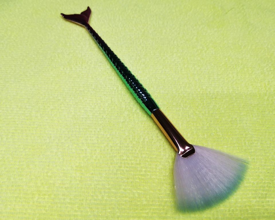 Mermaid Makeup Fan Brush (Category: Makeup) located in Quezon City. Submitted by skyebear (Listing ID 1168843019, Image 1). Description: Mermaid Makeup Fan Brush.