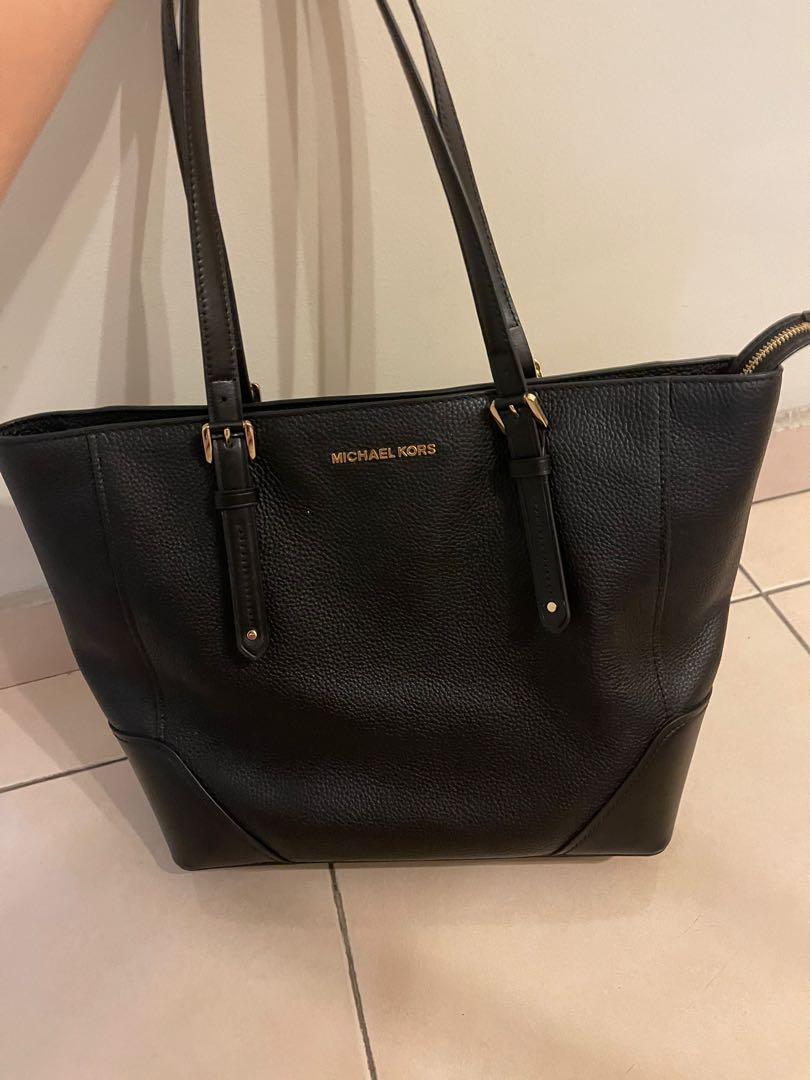 Michael Kors Large Aria Tote Bag, Luxury, Bags & Wallets on Carousell