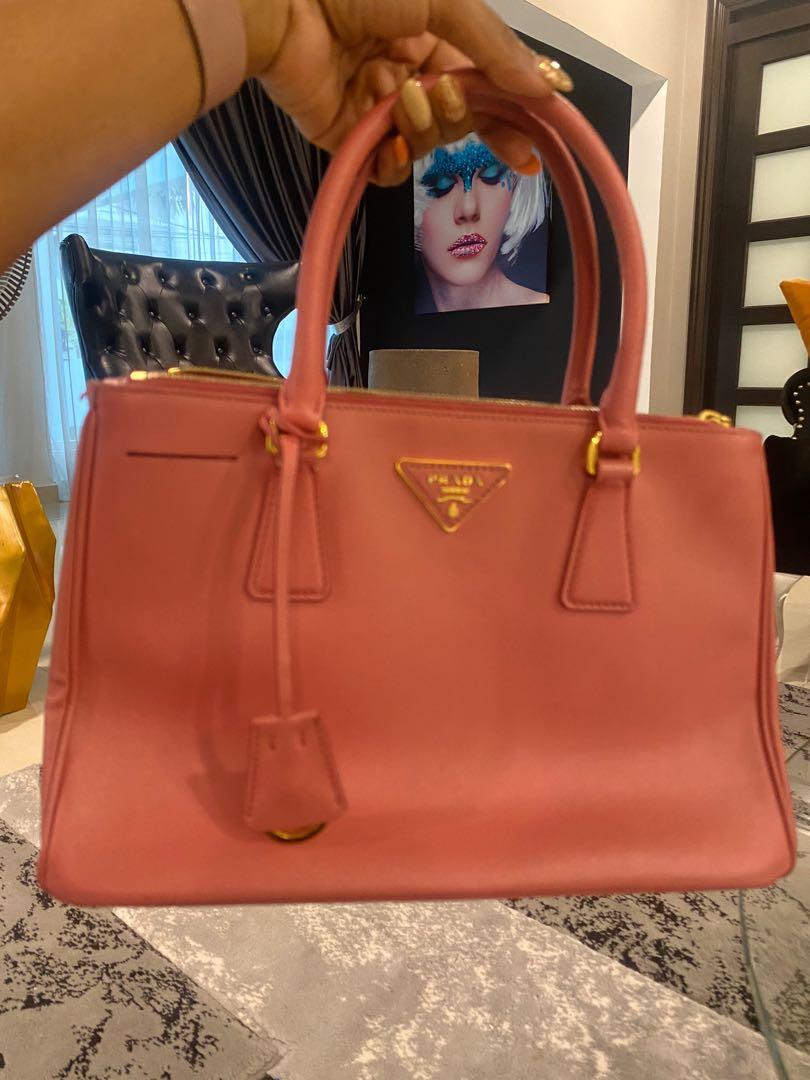 Prada saffiano on sale lux shoulder bag