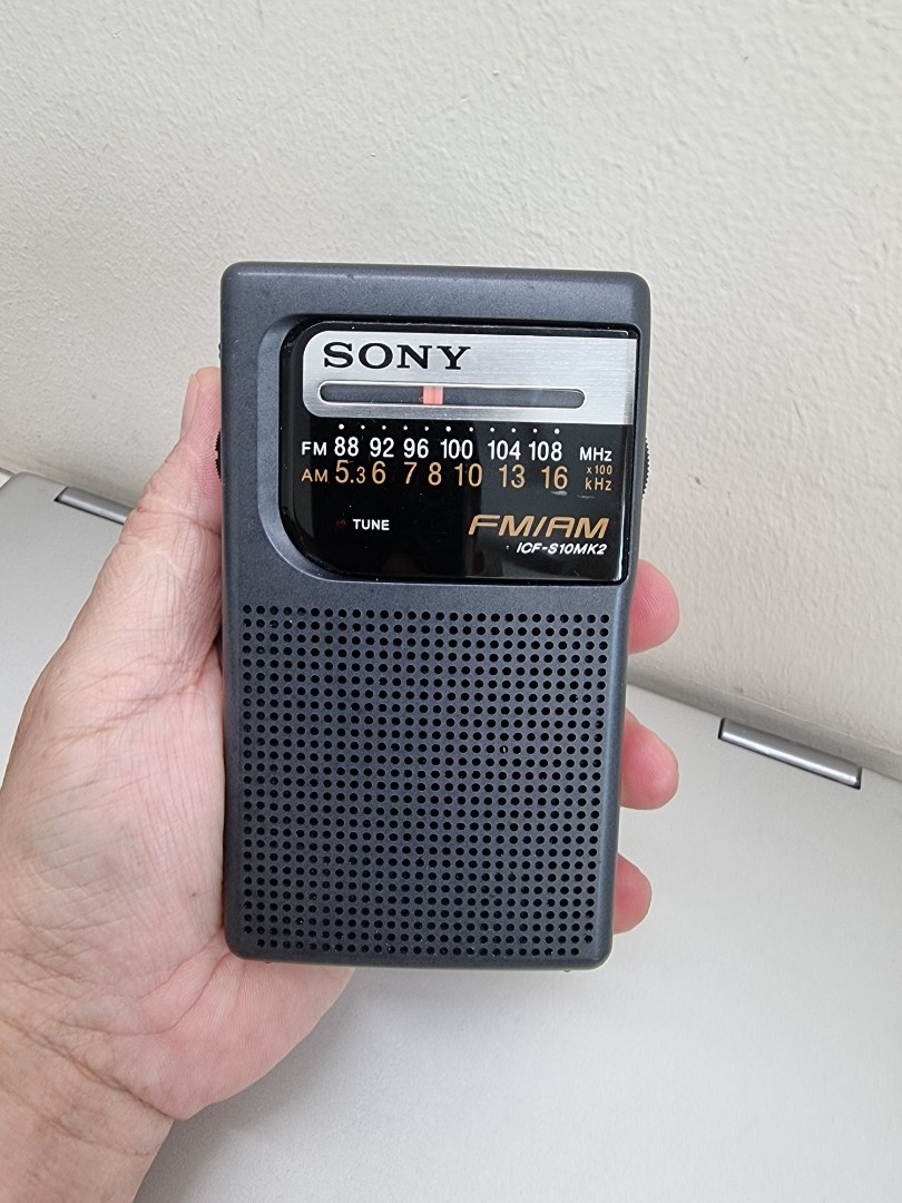 Sony pocket AM / FM radio ICF-S10MK2, Hobbies & Toys, Memorabilia ...