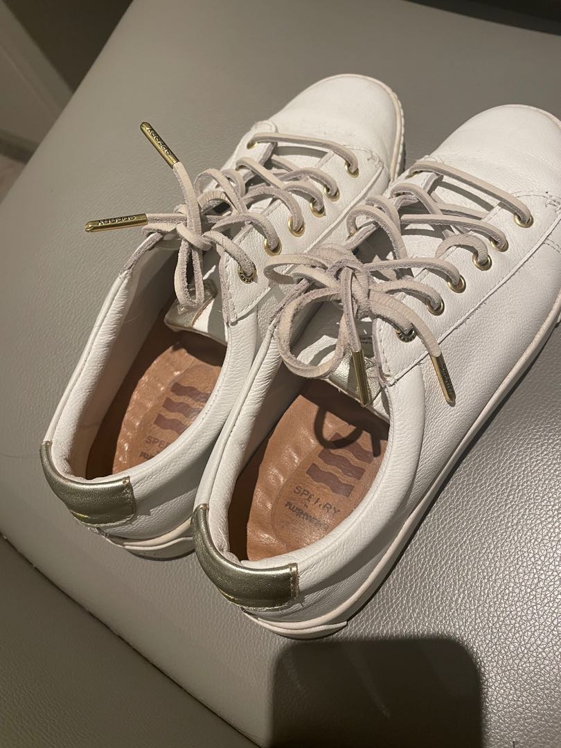 White sneakers sperry best sale