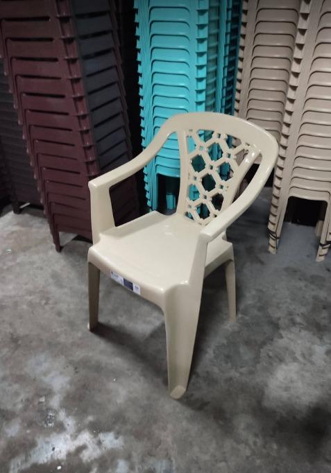 Monoblock with armrest outlet