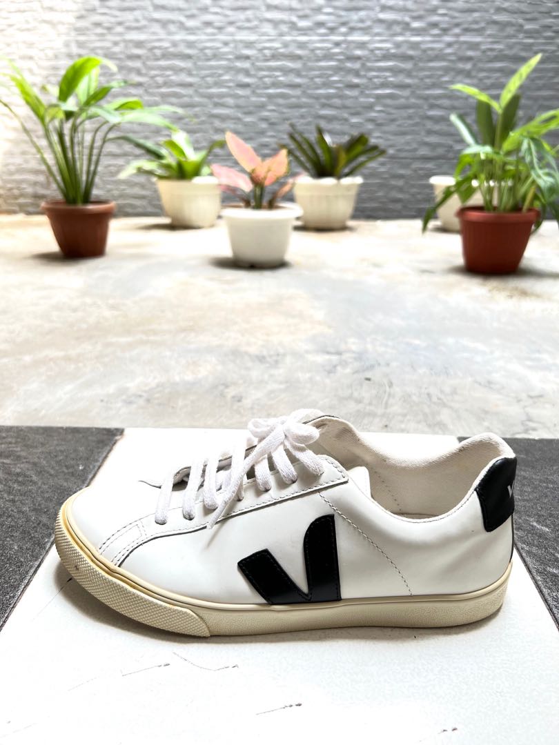 veja shoes about