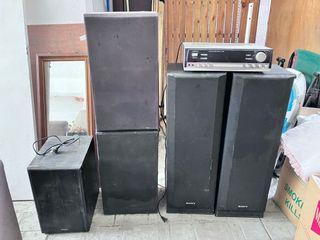 2 Speakers SONY, 2 subwoofers KENWOOD, 1 extender and 1 amplifier