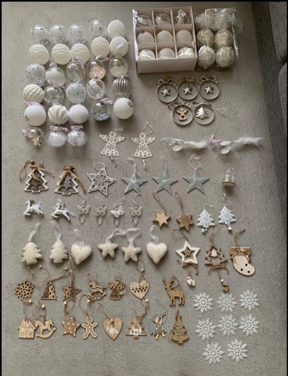 7 ft cashmere Christmas tree with lights and decorations, Furniture