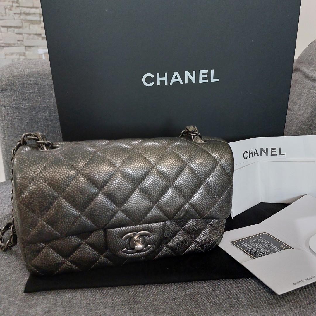 CHANEL A69900 CC Mini Matelasse 20 Chain Shoulder Bag