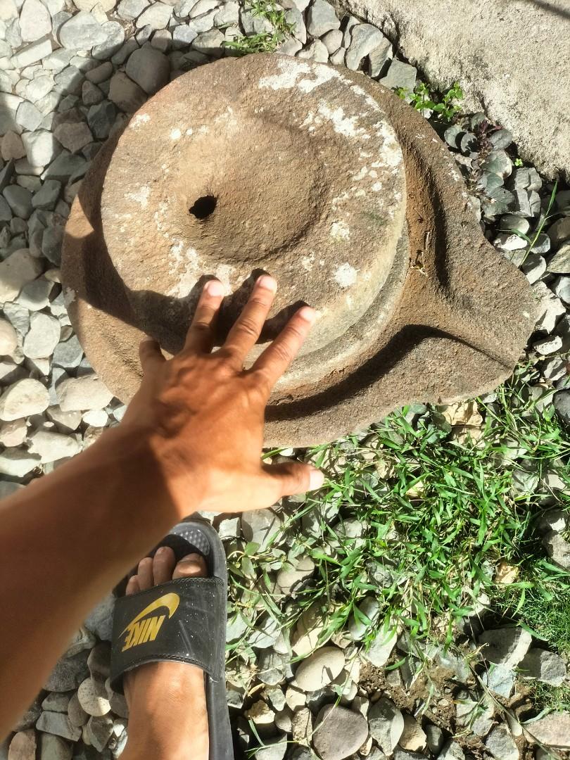 Antique Gilingan Bato Big Size (Category: Vintage Collectibles) located in Malolos. Submitted by jjantiques (Listing ID 1169039234, Image 1). Description: For Sale Large Gilingan Bato from the past.
