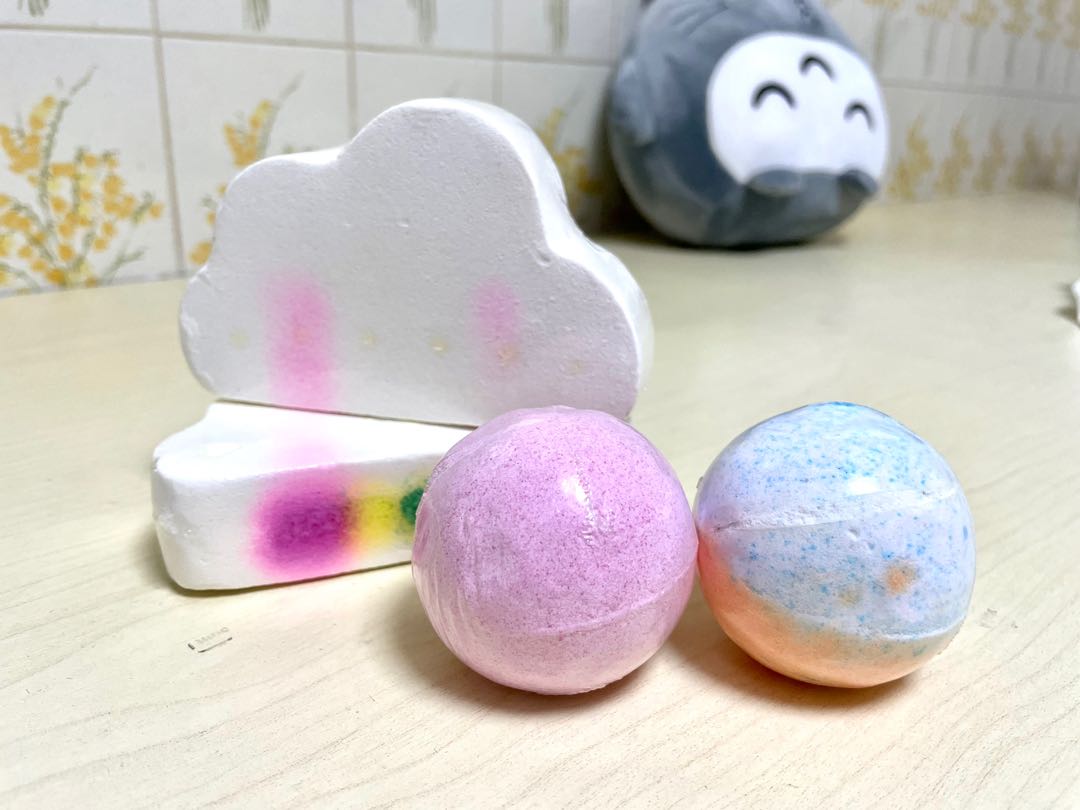 Bath bomb with essential oil, Beauty & Personal Care, Bath & Body, Bath