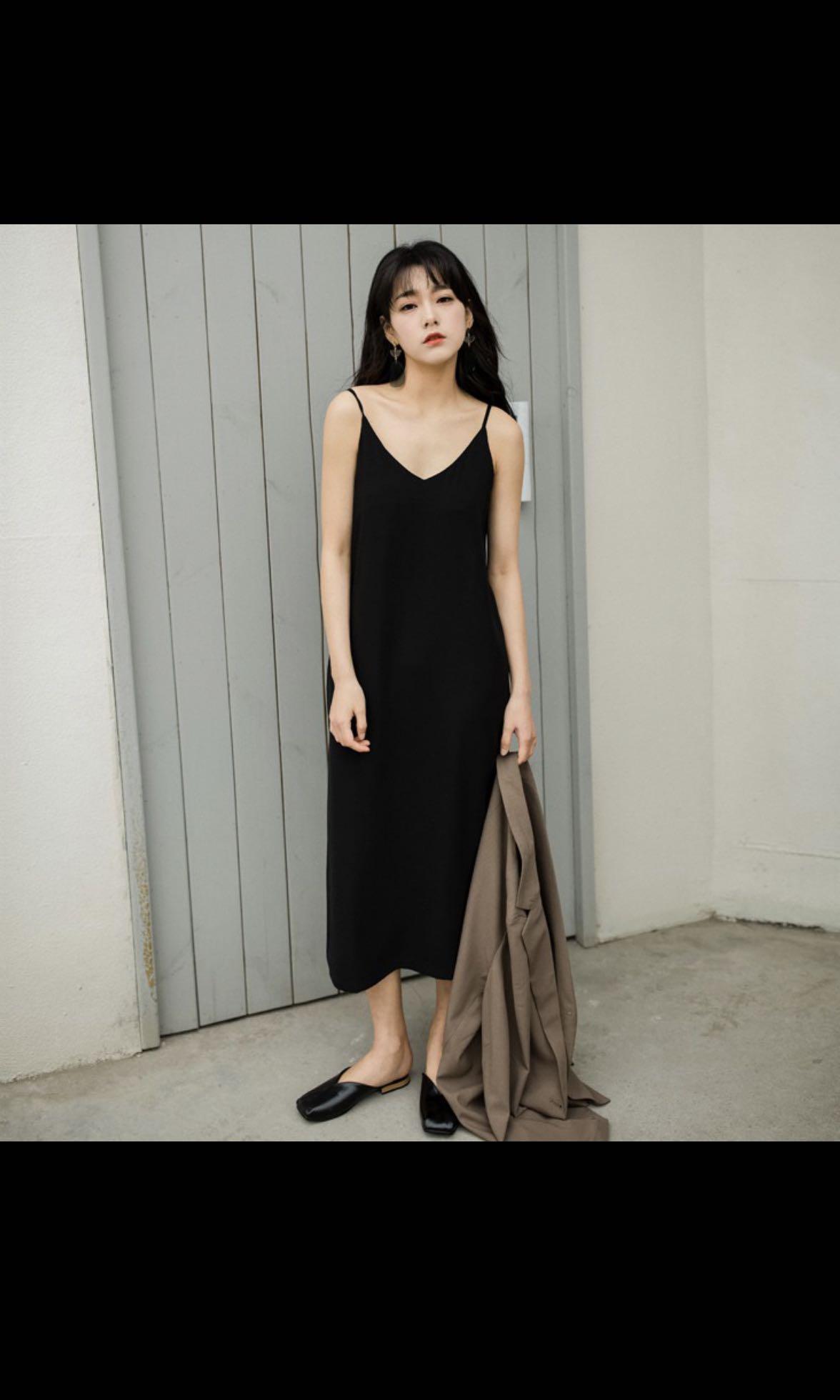 sleeveless black maxi dress