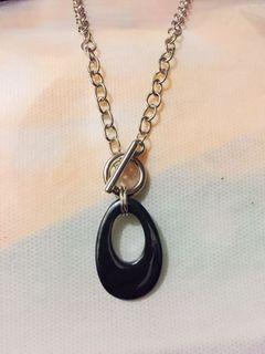 BN Oval Hermatite toggle silver toned necklace