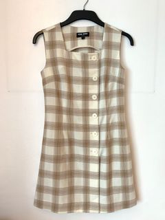 (Category: ) located in . Submitted by love.closet.cleanup (Listing ID 1169157672, Image 1). Description: .