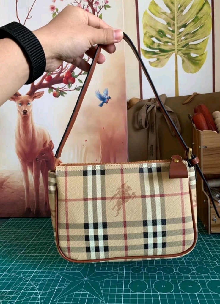 burberry it bag