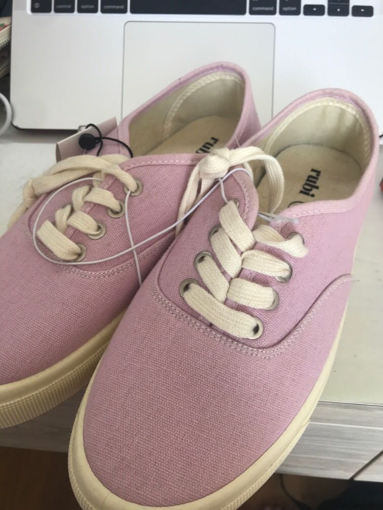 sneakers lilac