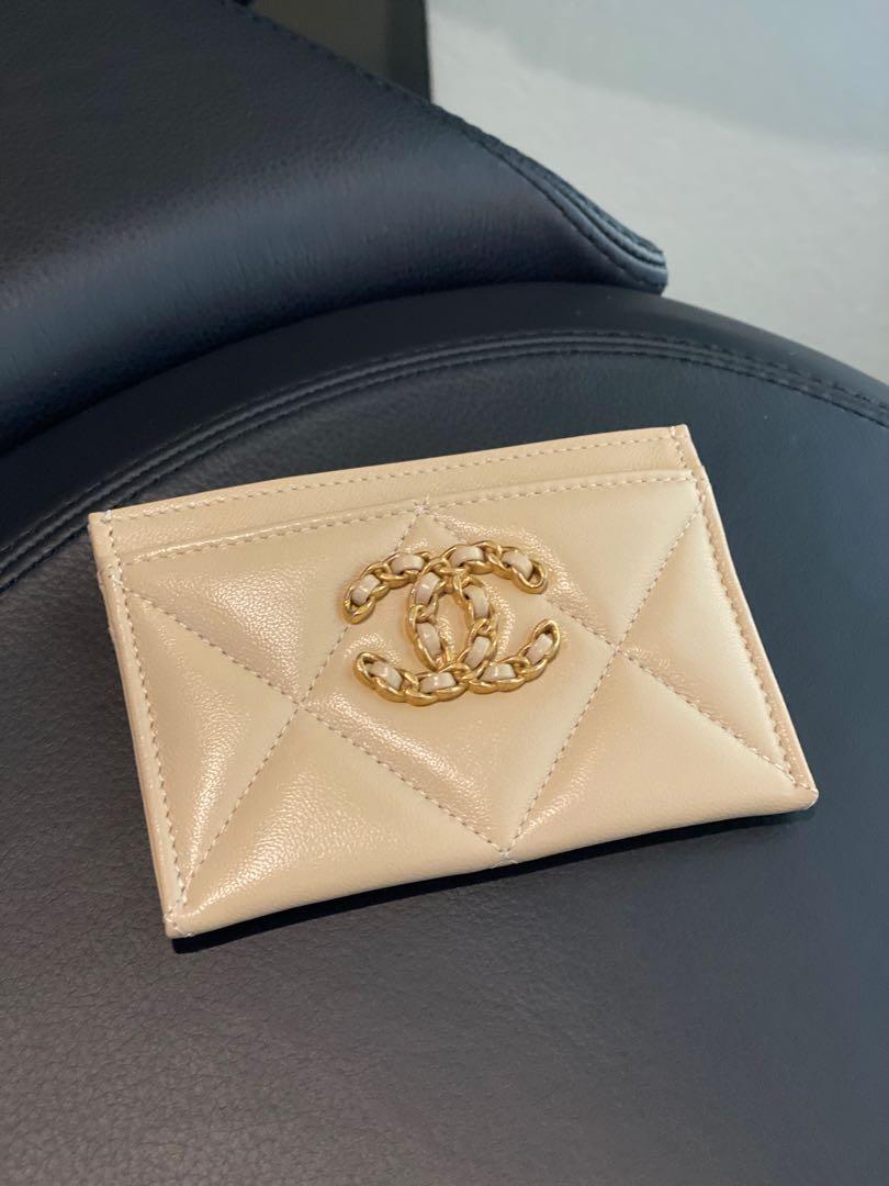 Chanel 19 card holder price deals