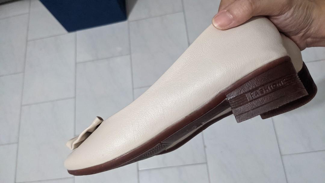 Cream ribbon heels, Women's Fashion, Footwear, Heels on Carousell