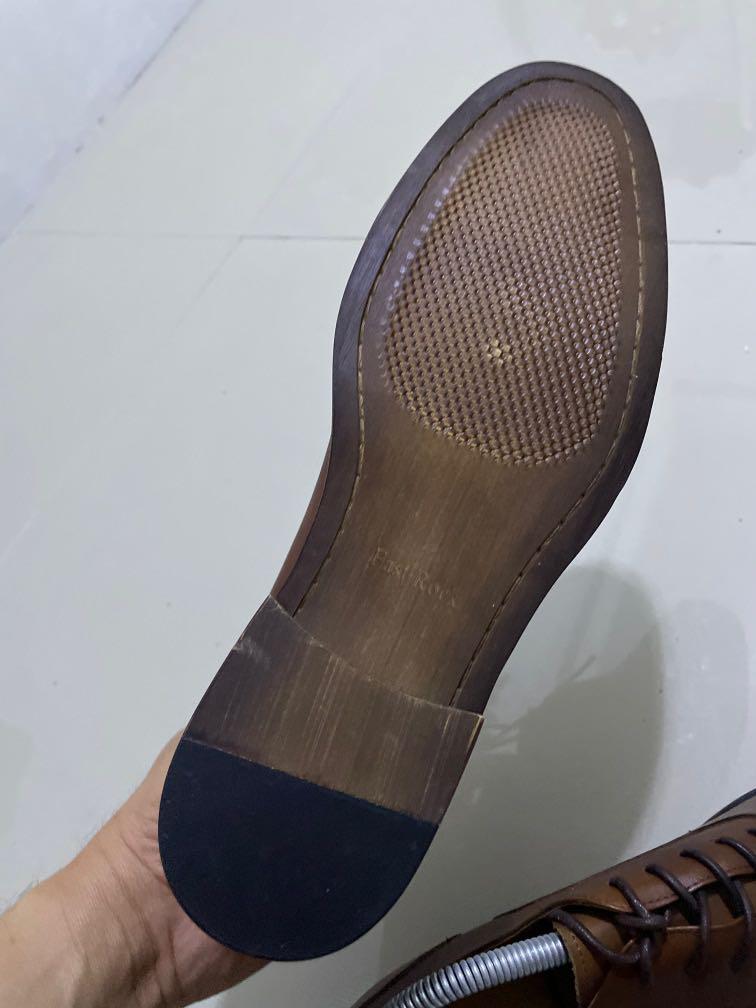 East Original Leather Shoes (Category: Dress Shoes) located in Quezon City. Submitted by ceph2028 (Listing ID 1169165049, Image 3). Description: Like new, only used 5 times. US size 9, brown authentic leather. .