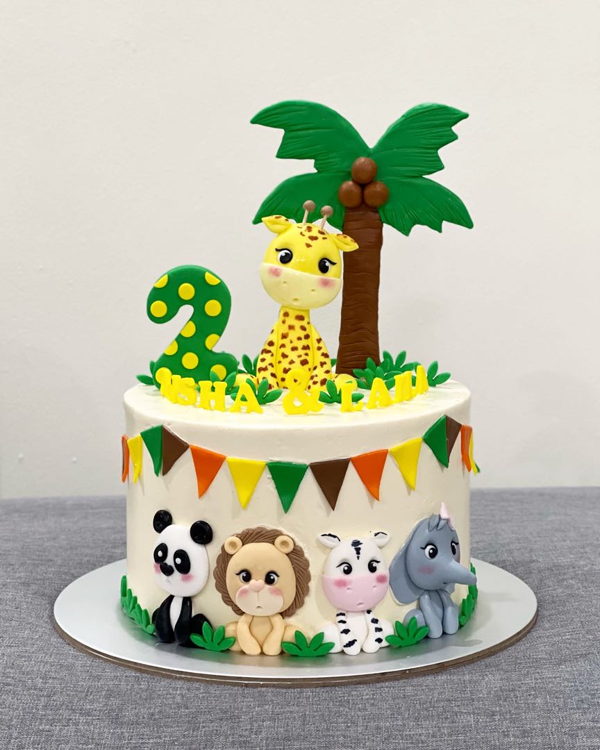 Jungle Animal Edible Cupcake Toppers Zebra Lion Giraffe - Etsy UK | Edible  cupcake toppers, Animal cake topper, Fondant cupcake toppers