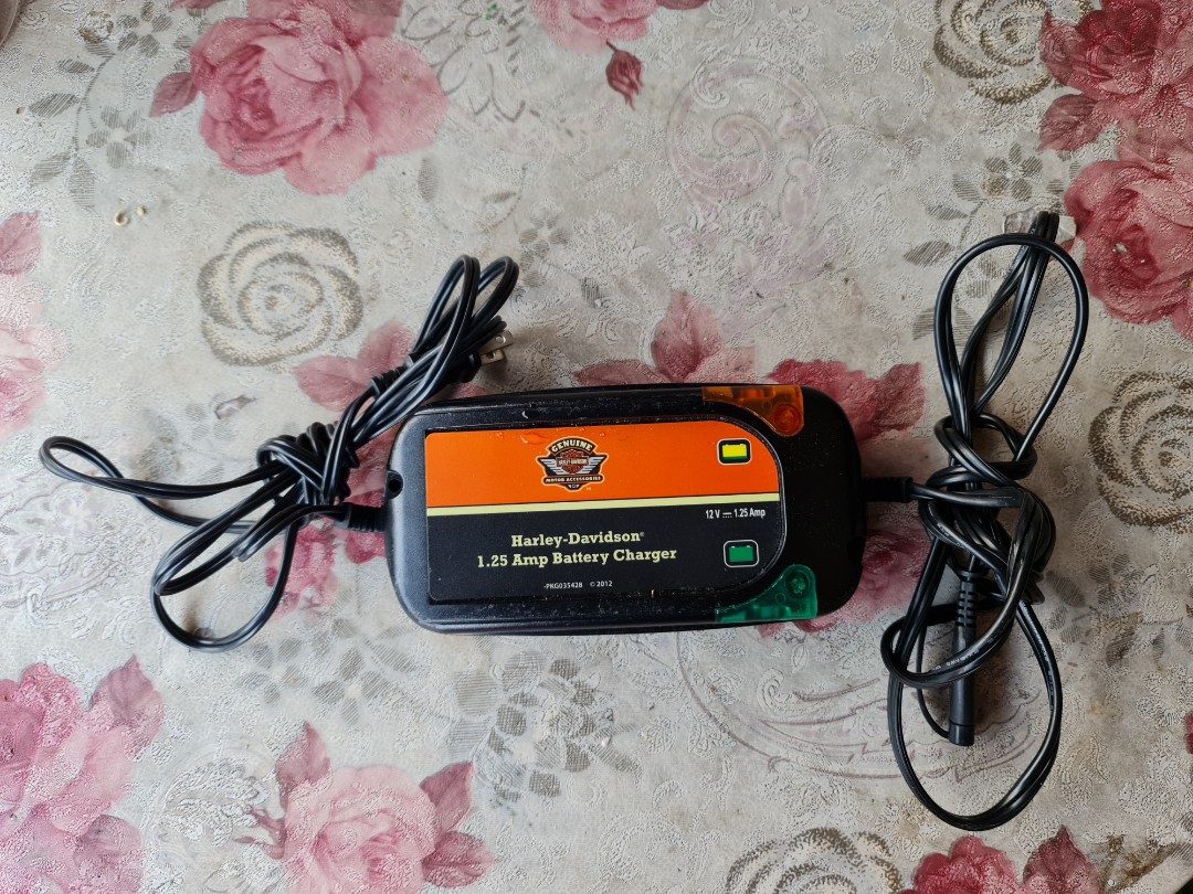 Harley Davidson battery charger 12V, Motorcycles, Motorcycle