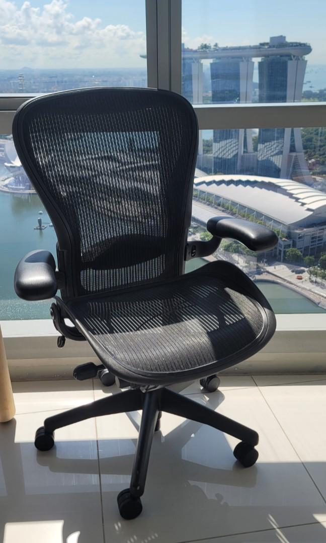 Herman Miller aeron size C fully loaded