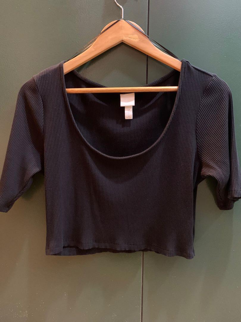 H&M scoop neck knit top - Large (Category: Blouses) located in Paranaque City. Submitted by applemt (Listing ID 1169066086, Image 1). Description: #11broke.