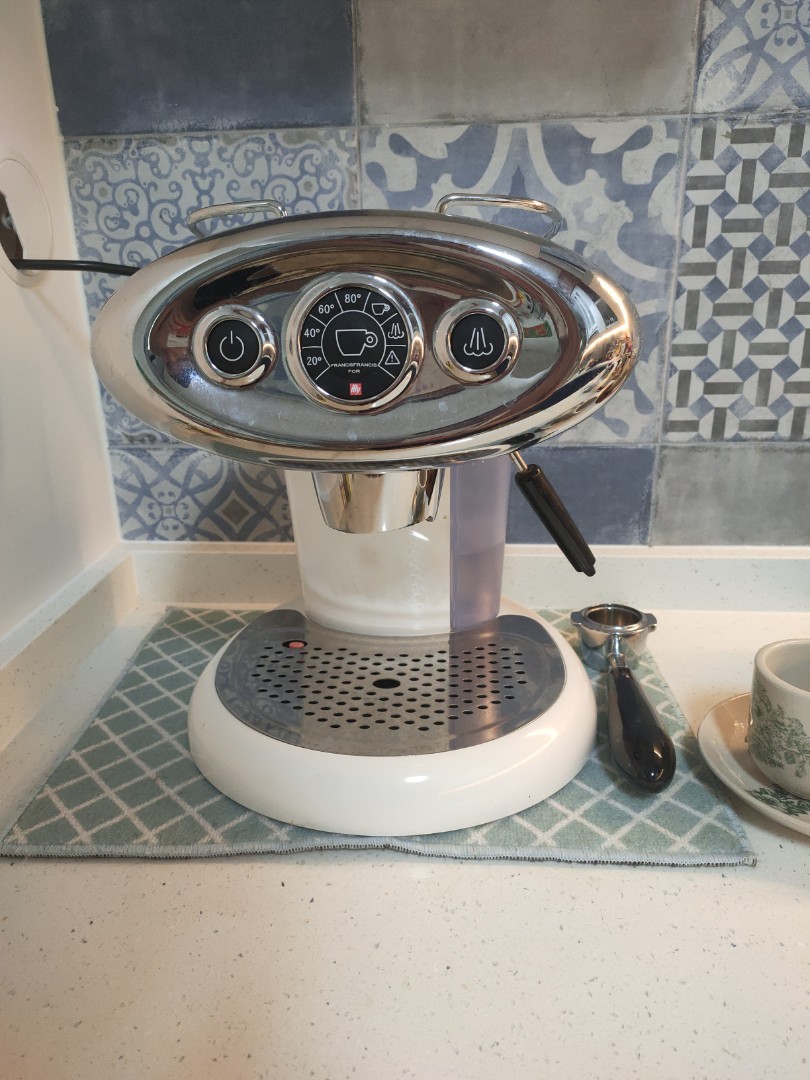 Illy coffee machine X7.1, TV & Home Appliances, Kitchen Appliances