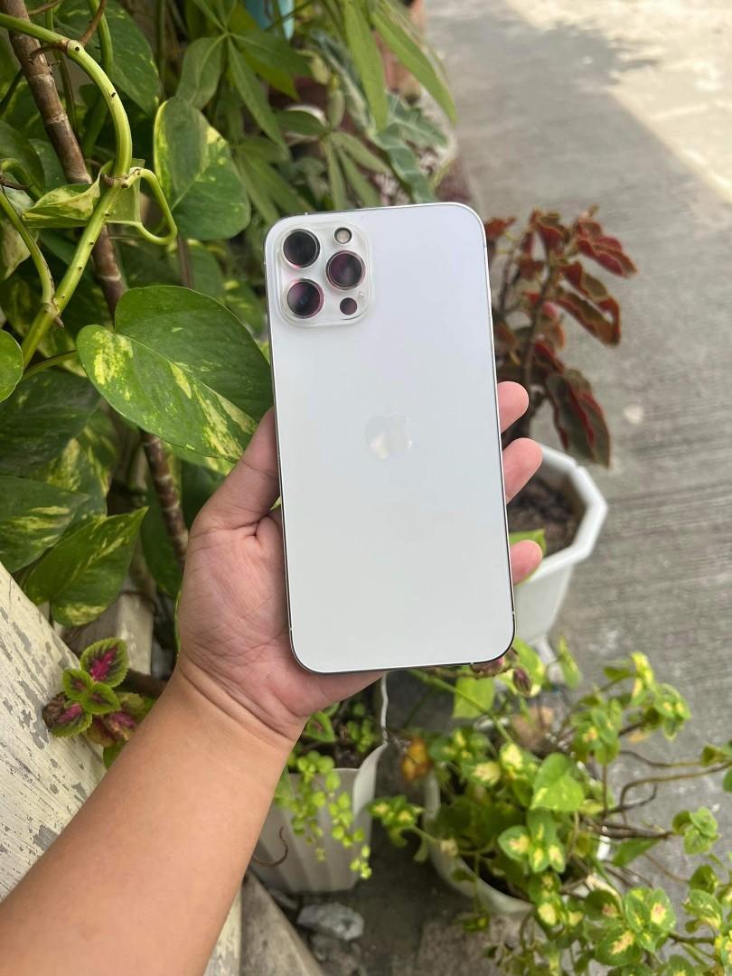 IPHONE 12PROMAX 512GB (Category: iPhone 12 Series) located in Caloocan City. Submitted by ombretedaniellemariz.deer (Listing ID 1169092519, Image 1). Description: For sale/swap your? Add cash lower unit. Iphone 12promax 512GB Globelocked 88%Battery health 100% smooth No issue Complete package same imie box, cord, case Selling Price : 47,500 Open for swap Location : North caloocan/fairview Meet up only para iwas scam! Pwede din door to door ko, ad