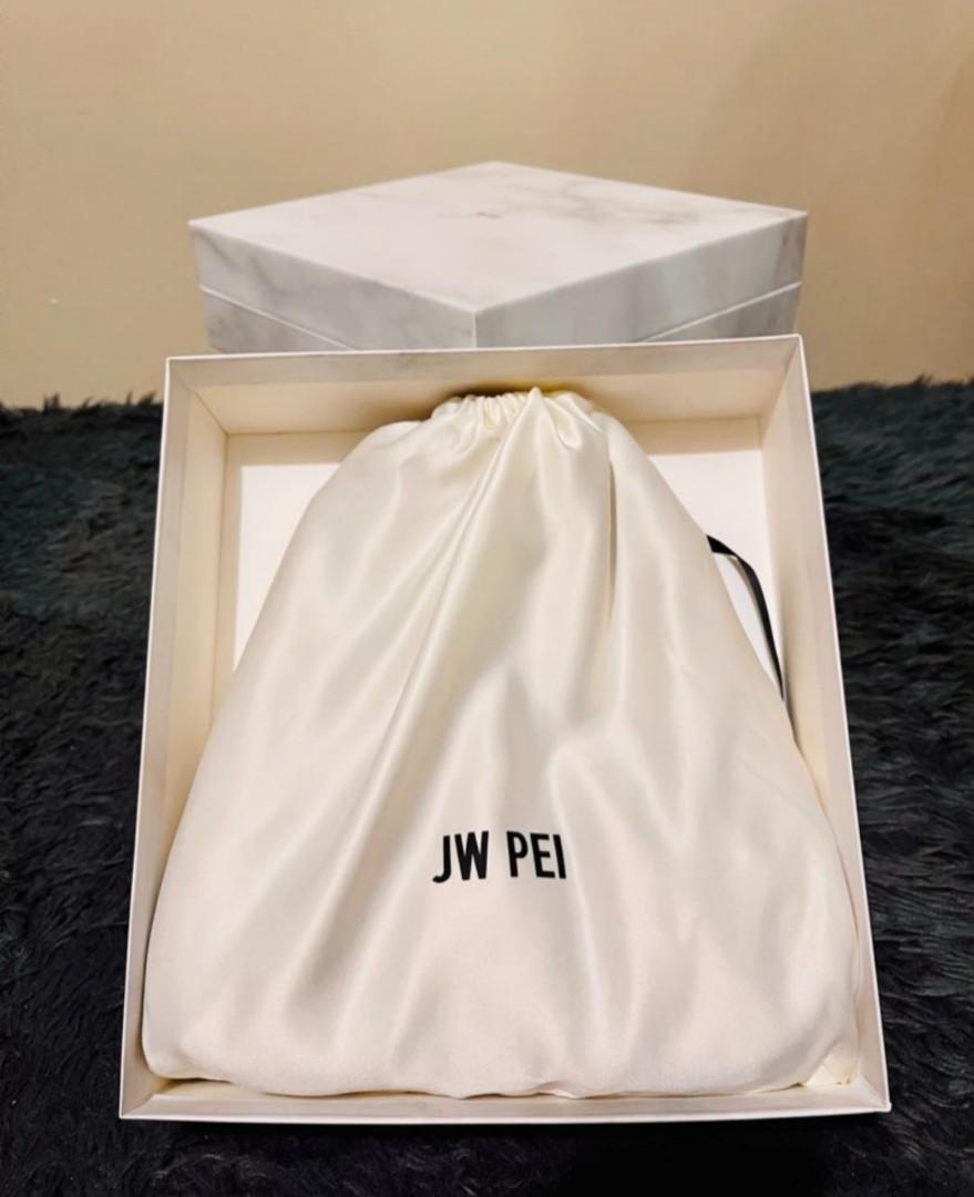 JW PEI - Gabbi Bag #jwpei #jwpeigabbi #bag #holiday #gift #christmasli