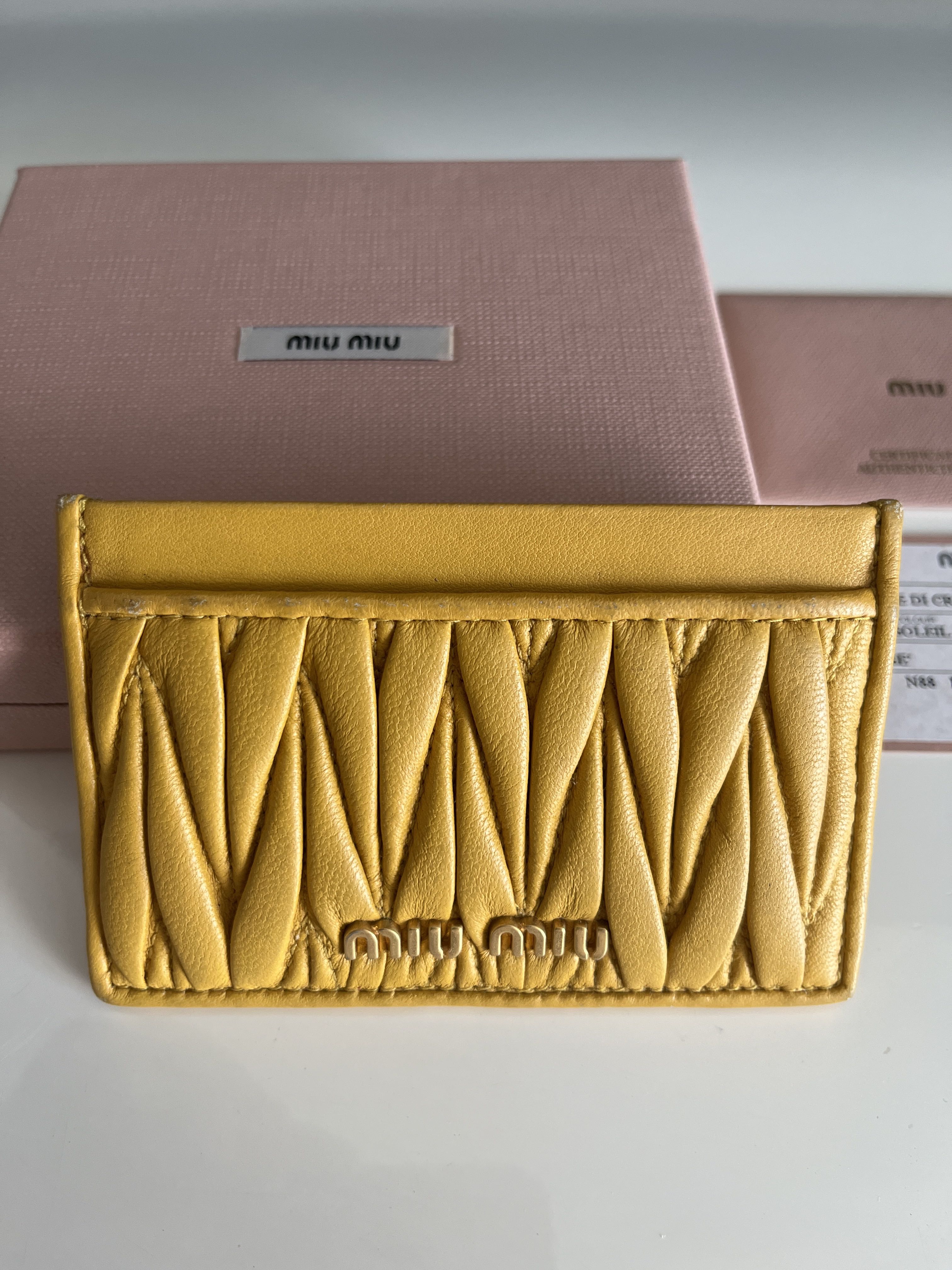 Miu miu best sale matelasse card holder