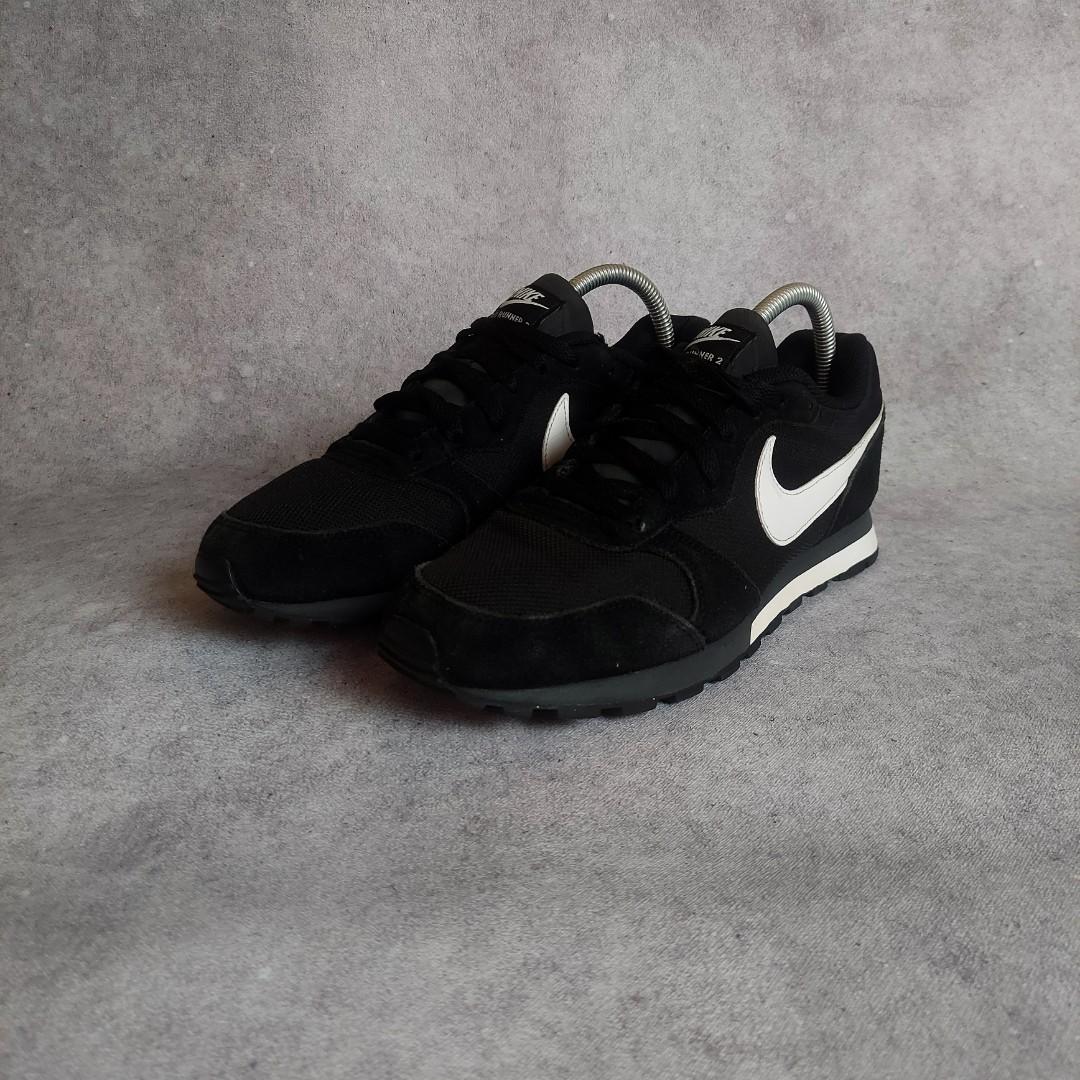 md runner nike black