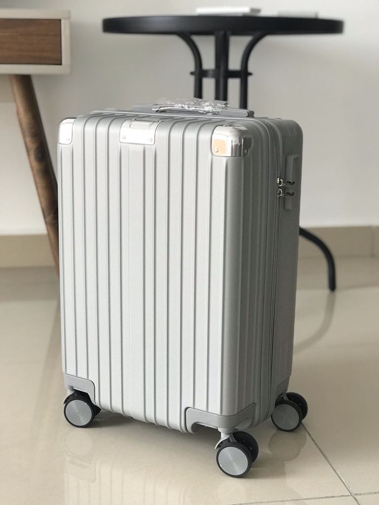 20 inch luggage hand carry 2025