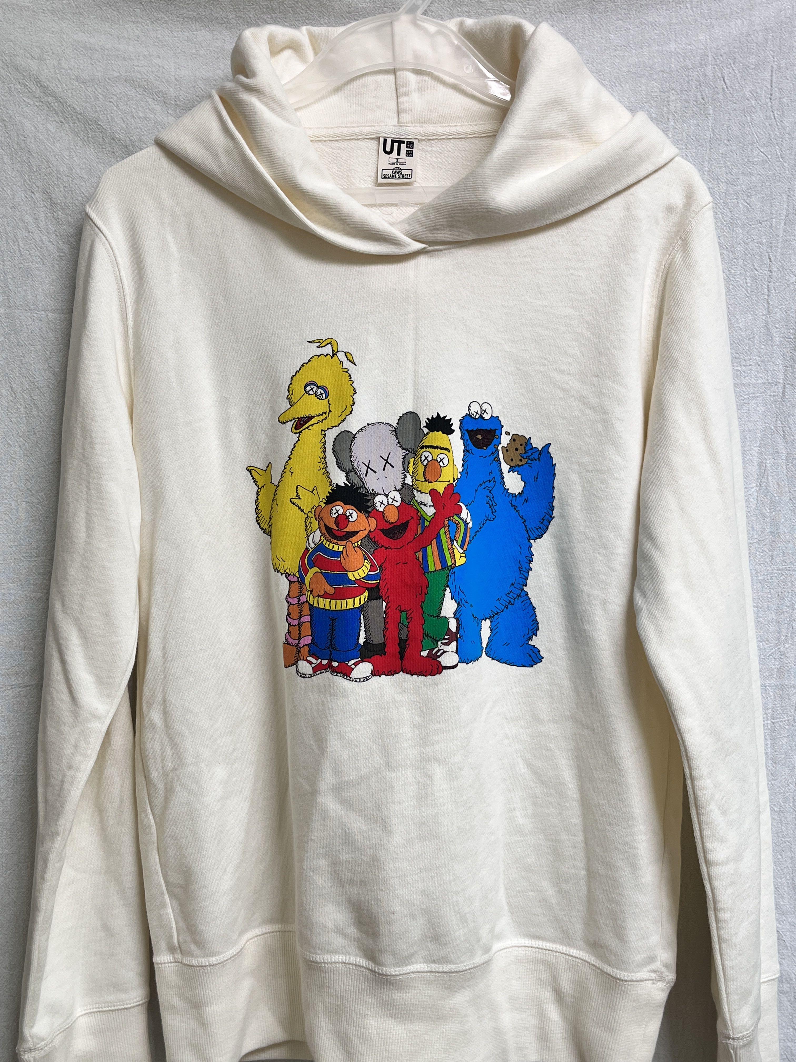 Kaws discount uniqlo hoodie