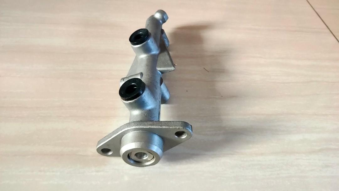 Volvo 240 top brake master cylinder
