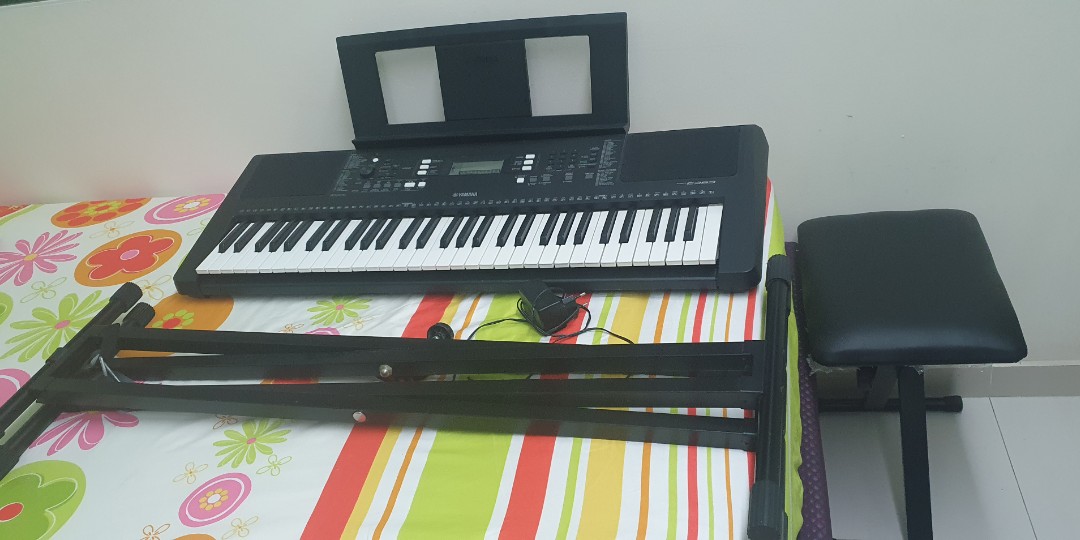 Yamaha keyboard with stand and sitting table, Hobbies & Toys, Music