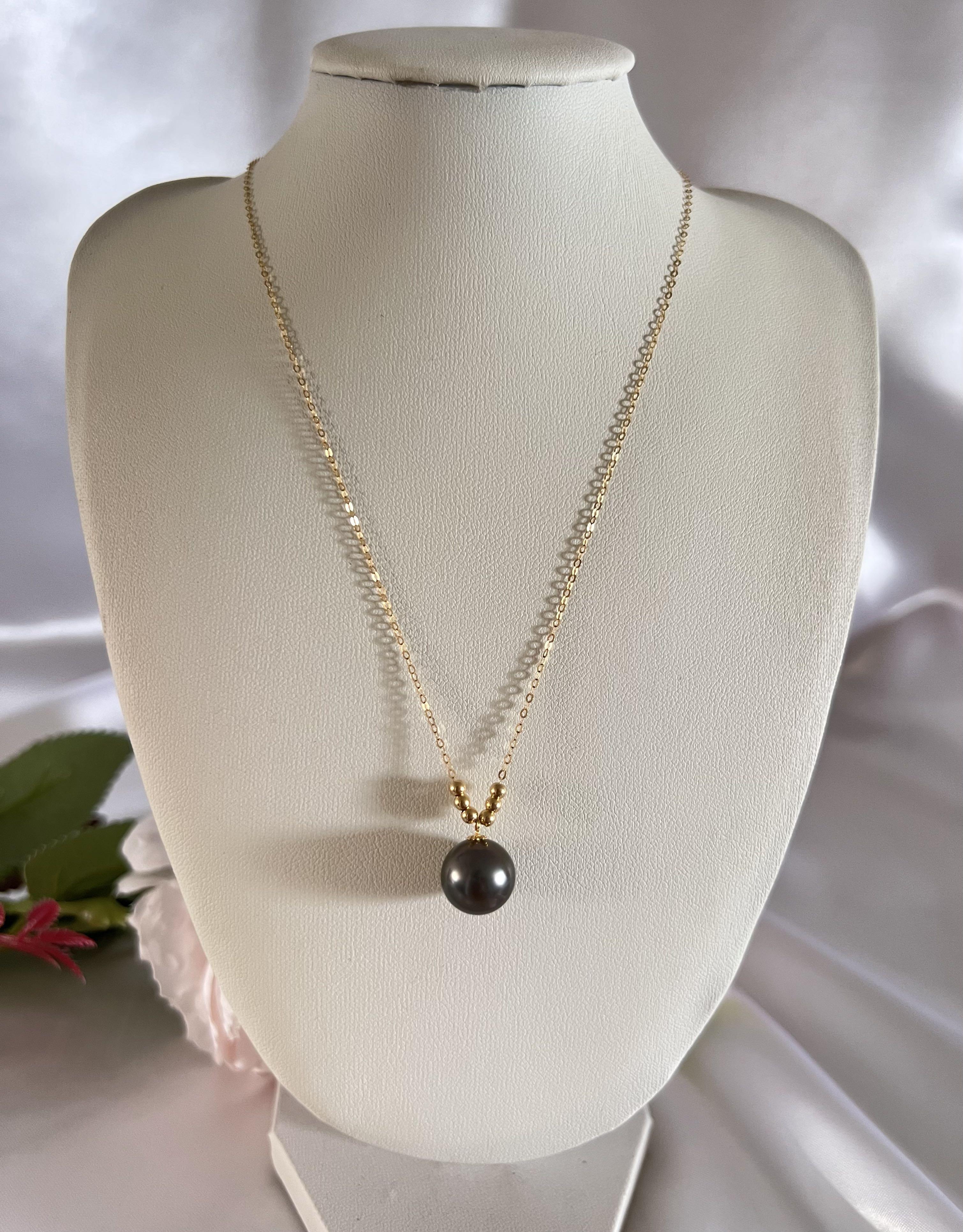 Gold chain hotsell with black pearl
