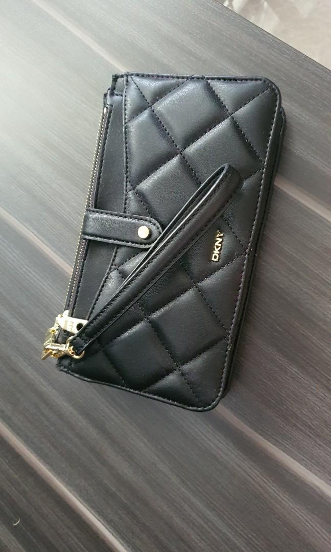 Dkny wristlet sales wallet