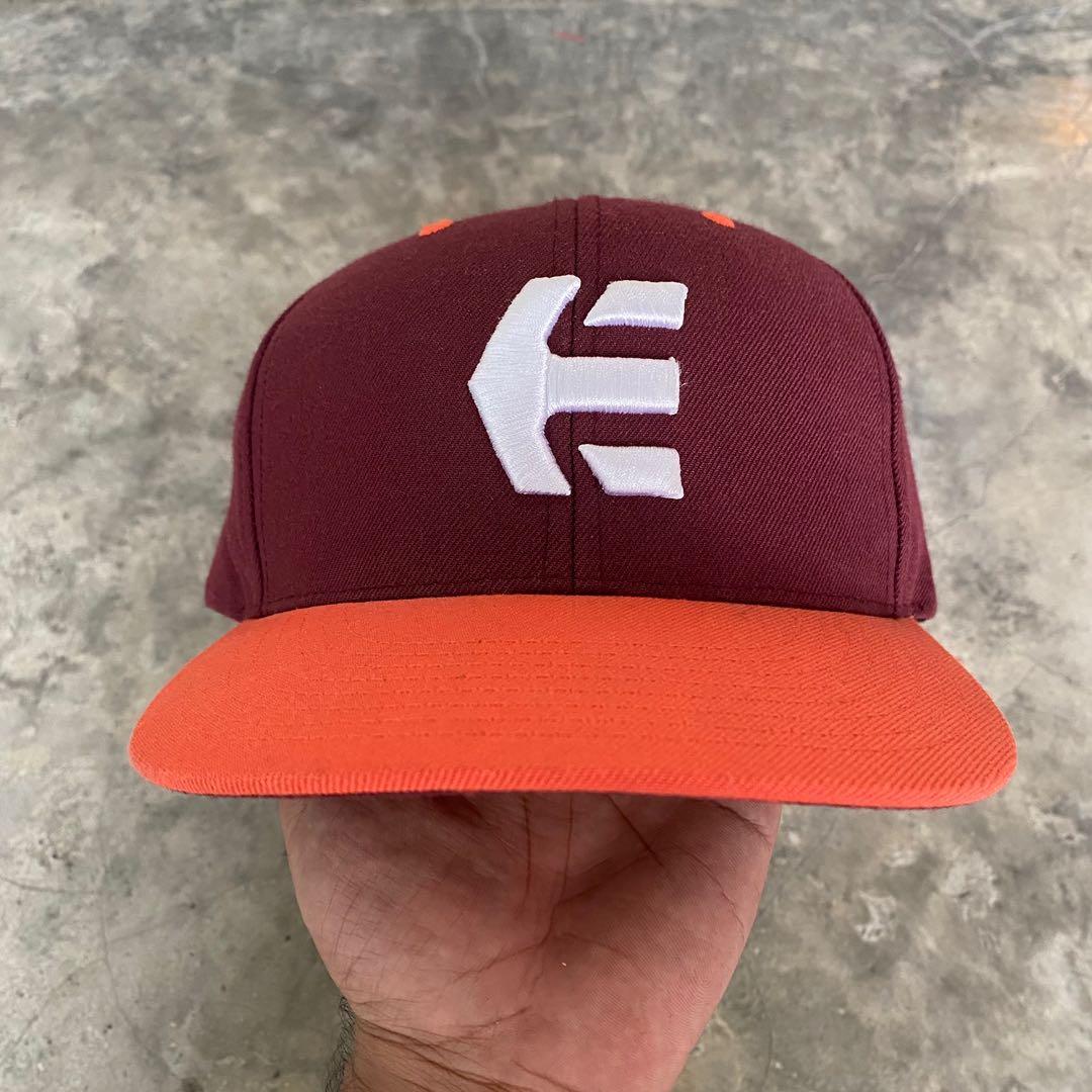 Etnies logo snapback BNWT, Fesyen Pria 